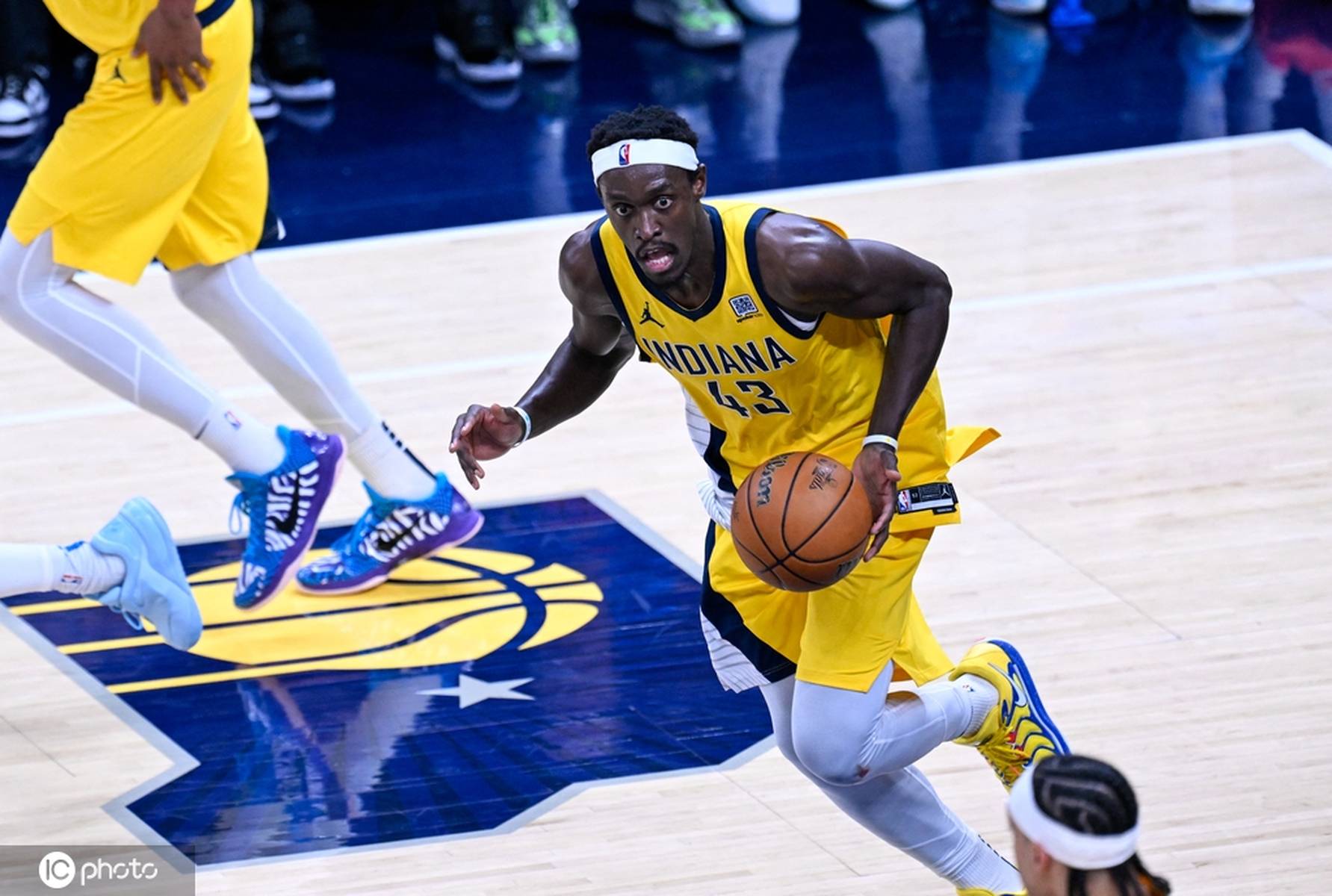 英雄联盟-篮网观众热烈欢呼！，西亚卡姆迎来五赛季出色发挥引发球迷热议的简单介绍