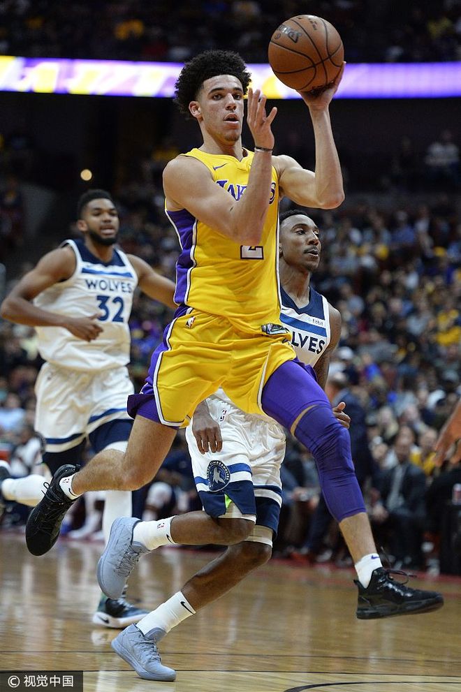 赛地聚焦：欧冠赛后热度飙升，明尼苏达森林狼官宣签约，球迷炸锅，更衣室氛围转暖的简单介绍