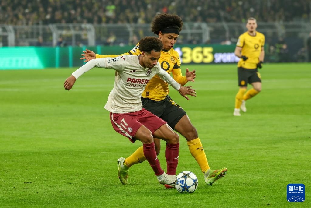 英雄联盟-比利亚雷亚尔训练开放日，赛前外线爆发引欢呼，西甲在即，身体对抗强度拉满的简单介绍